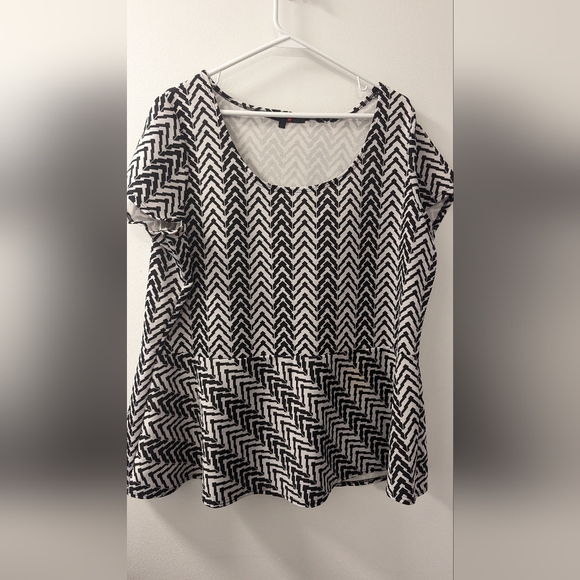 MXM Tops - MXM brand size 2X top black and white